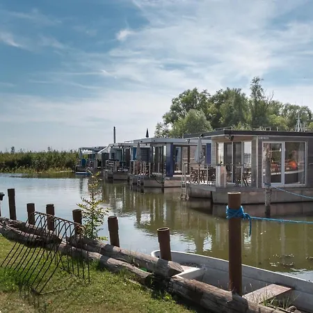 Hafenresort Karnin - Hausboot Glaukos Karnin (Usedom)