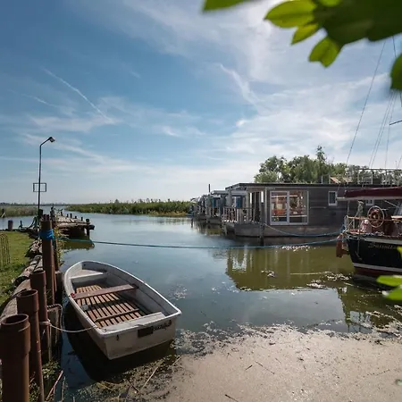 Botel Hafenresort Karnin - Hausboot Glaukos *